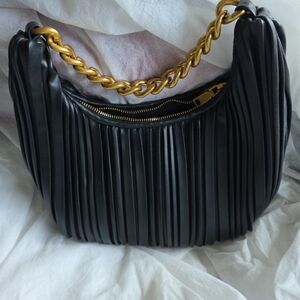 Maddiosn West Black Shouler Bag